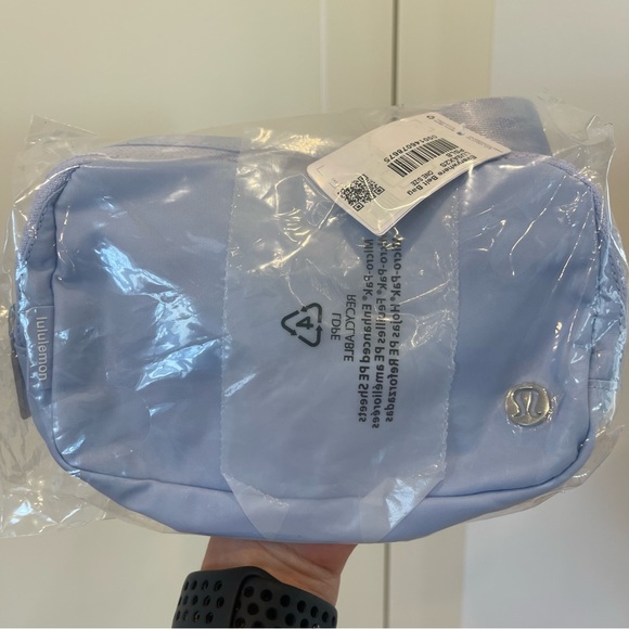 NWT Lululemon Everywhere Belt bag Pastel Blue silver hardware logo 1L size - Picture 4 of 15